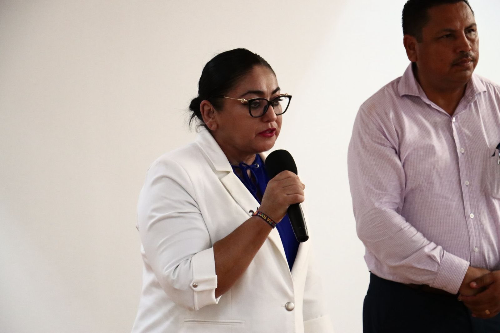 Puede ser una imagen de 9 personas y texto