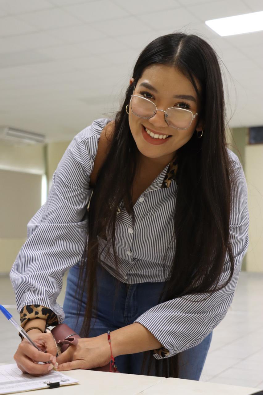 Puede ser una imagen de 4 personas y texto