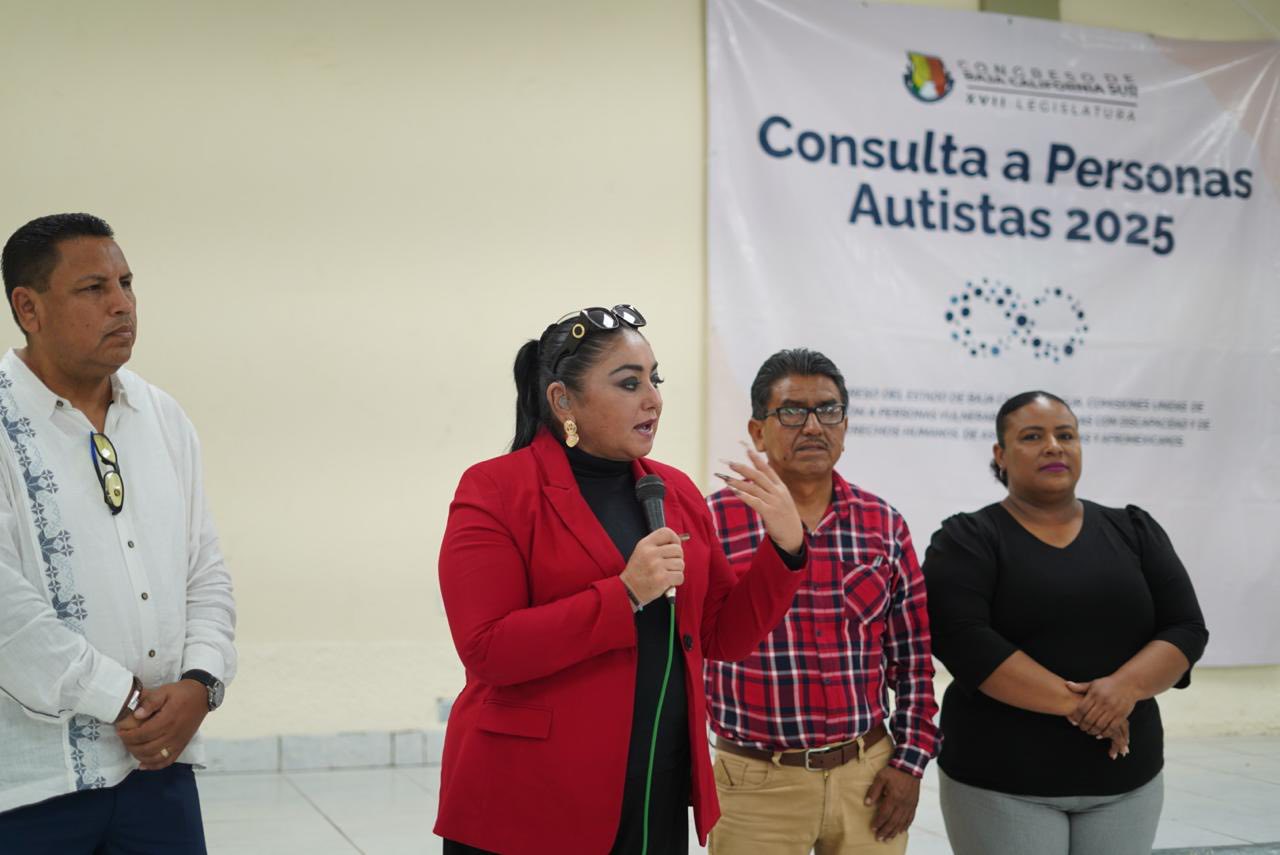 Puede ser una imagen de 4 personas y texto