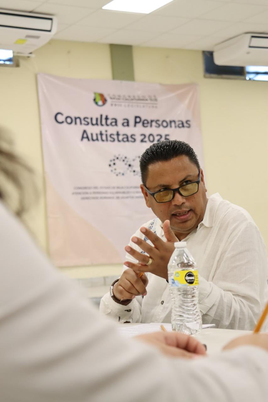 Puede ser una imagen de 4 personas y texto