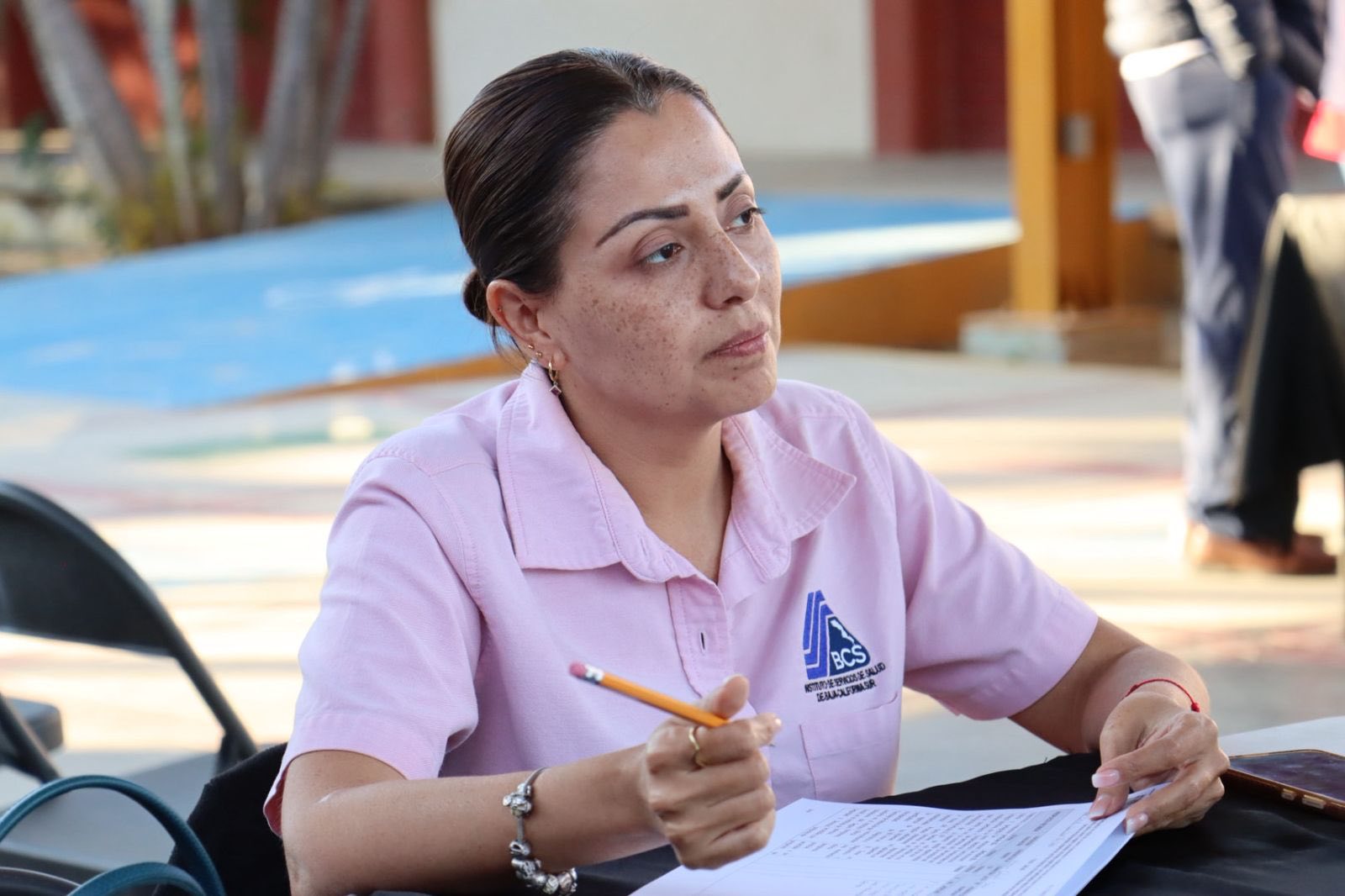 Puede ser una imagen de 4 personas y texto