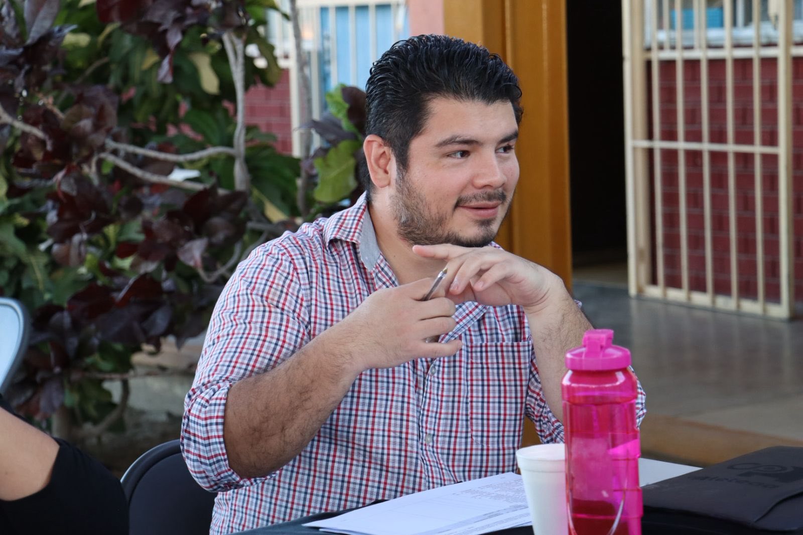 Puede ser una imagen de 4 personas y texto