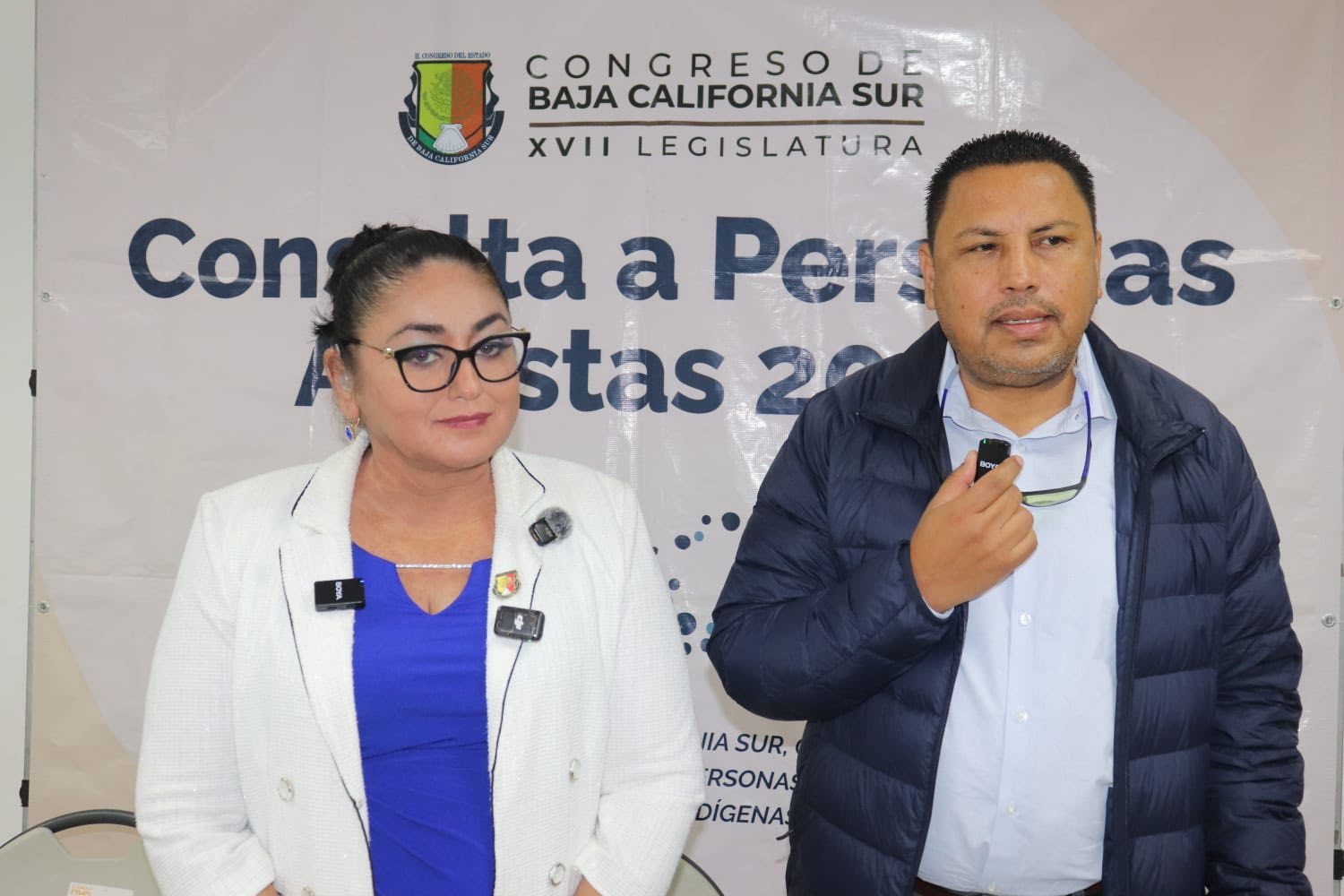 Puede ser una imagen de 4 personas y texto