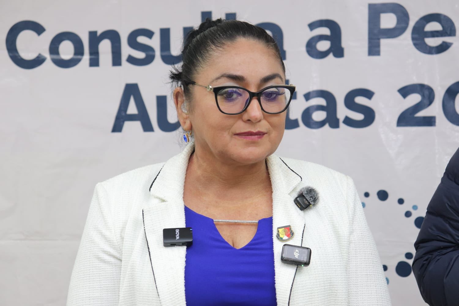 Puede ser una imagen de 4 personas y texto