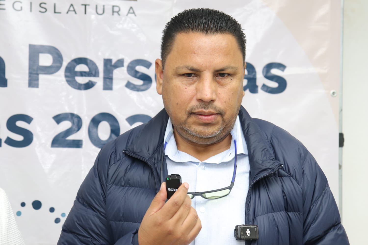 Puede ser una imagen de 4 personas y texto