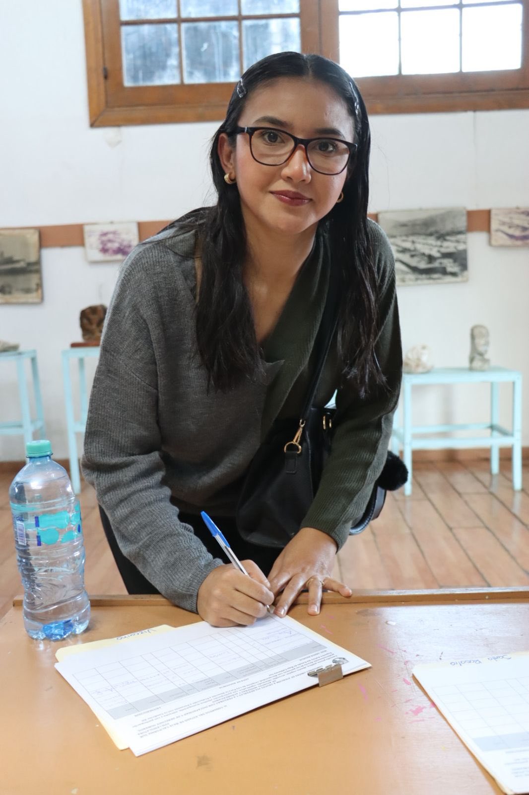 Puede ser una imagen de 4 personas y texto