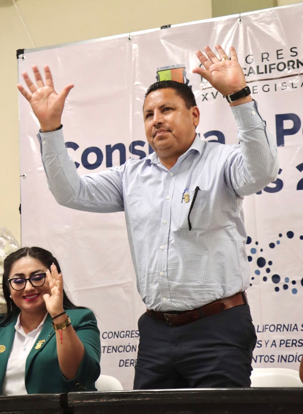 Puede ser una imagen de 4 personas y texto