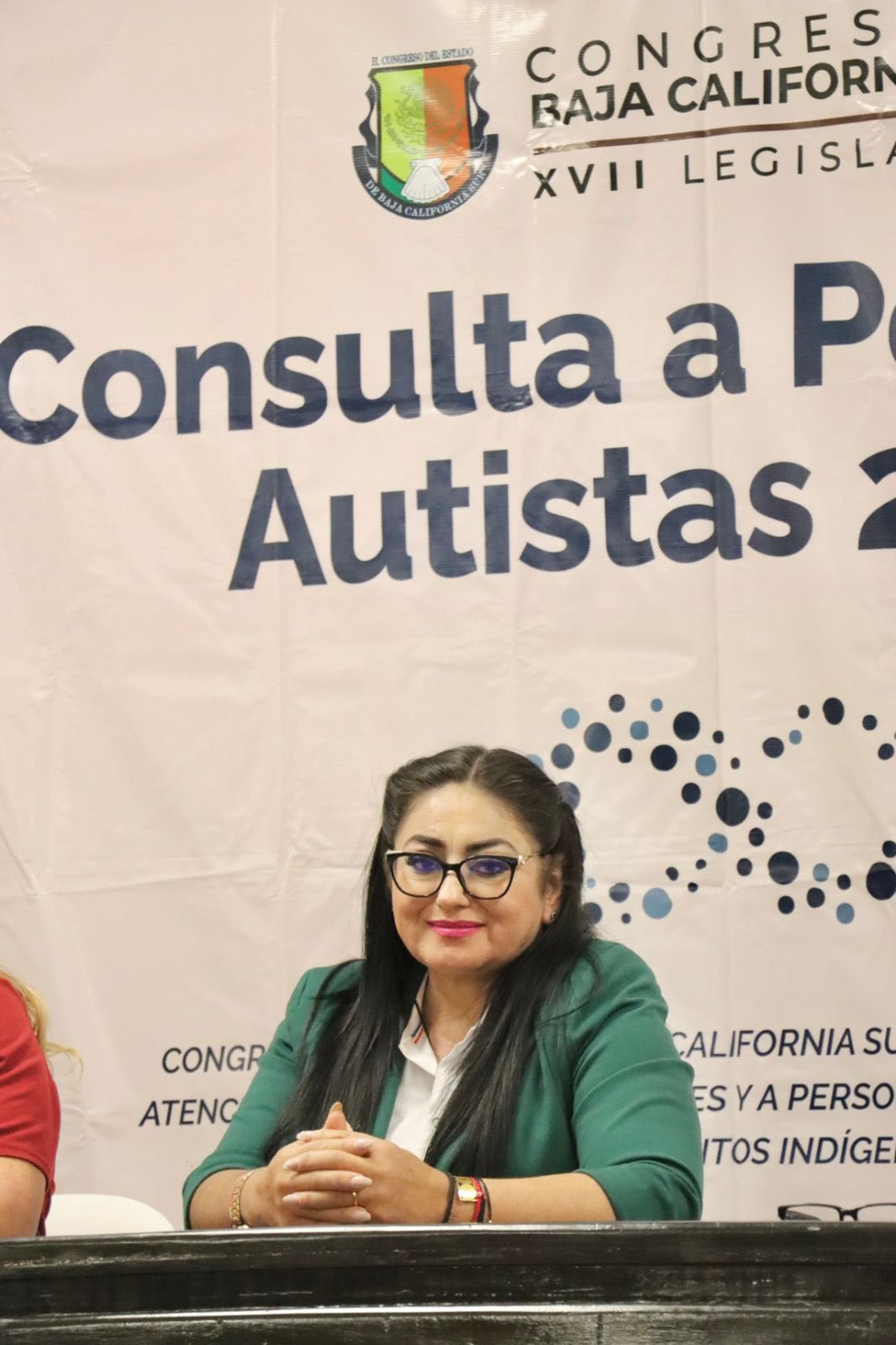 Puede ser una imagen de 4 personas y texto