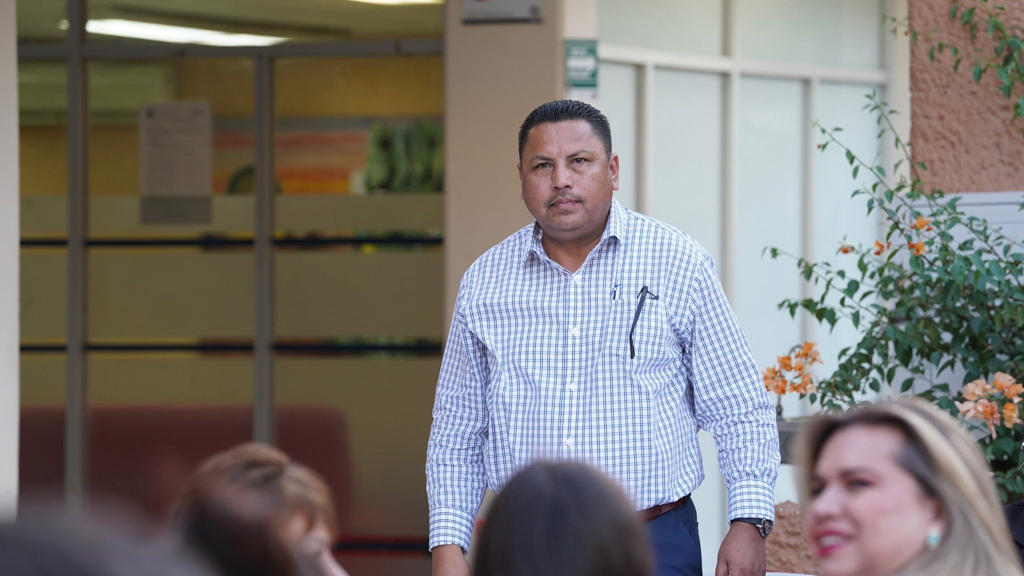 Puede ser una imagen de 4 personas y texto