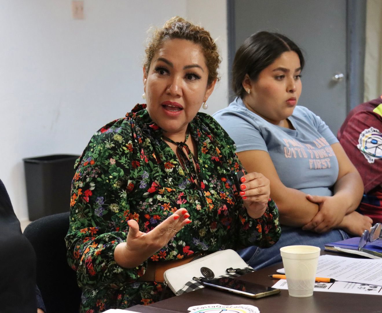 Puede ser una imagen de 4 personas y texto