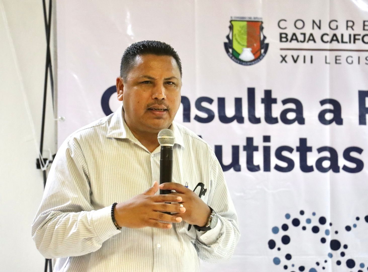 Puede ser una imagen de 4 personas y texto