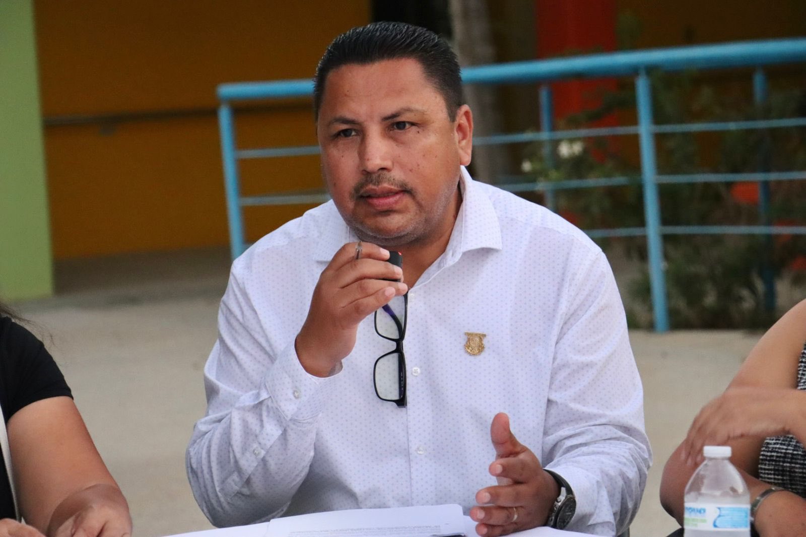 Puede ser una imagen de 4 personas y texto