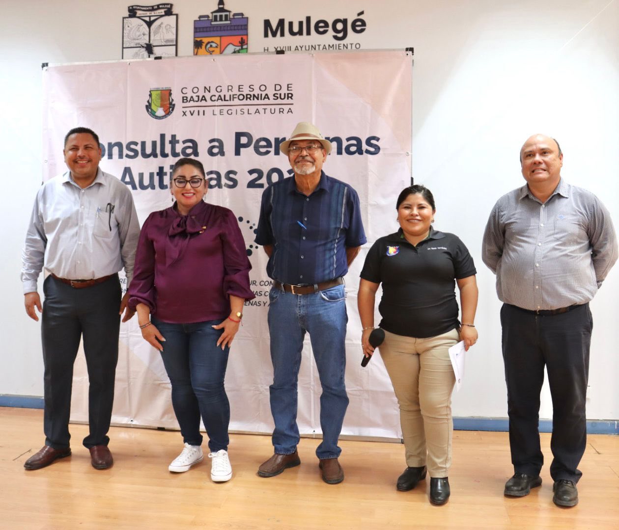 Puede ser una imagen de 7 personas