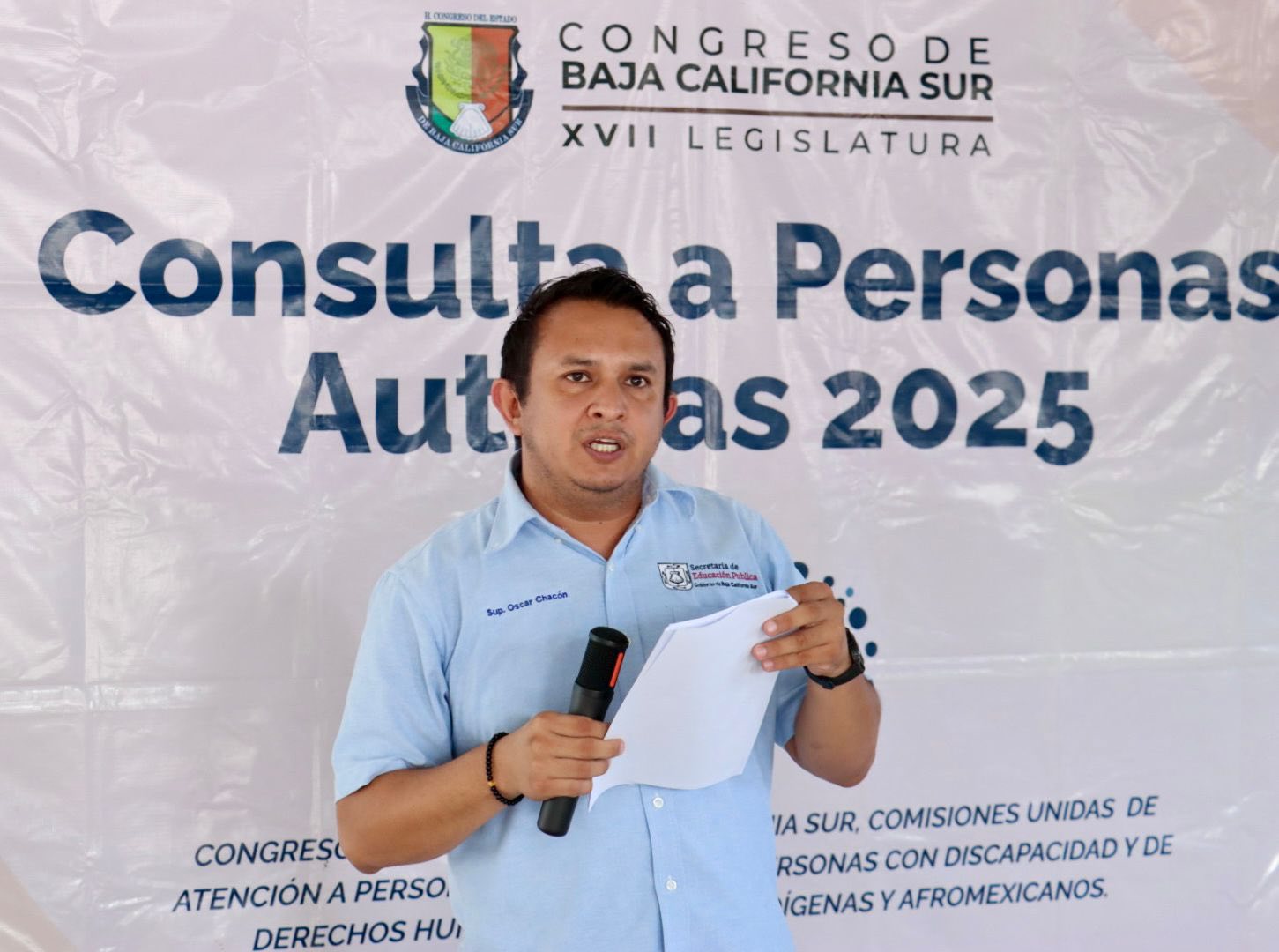 Puede ser una imagen de 4 personas y texto