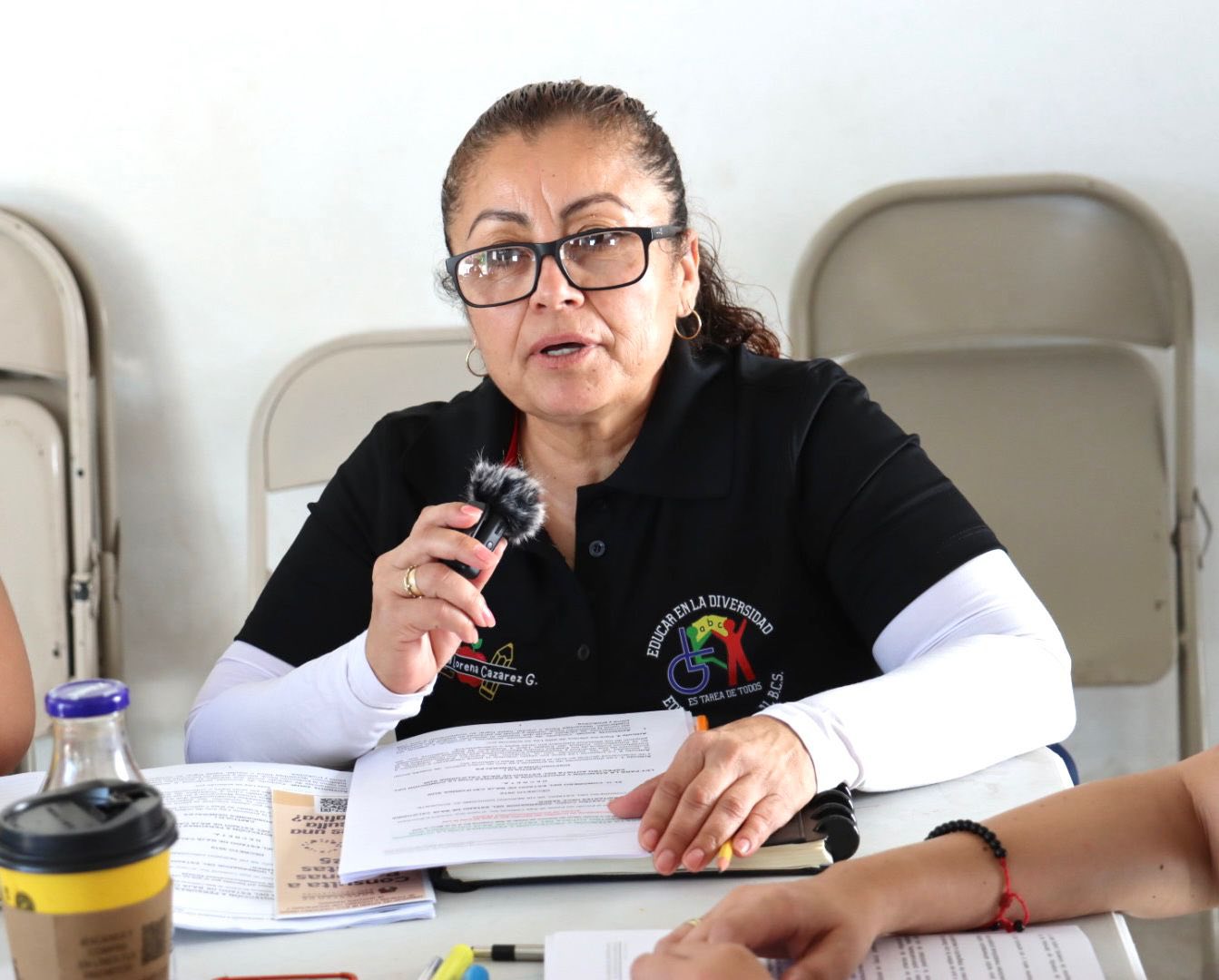 Puede ser una imagen de 4 personas y texto