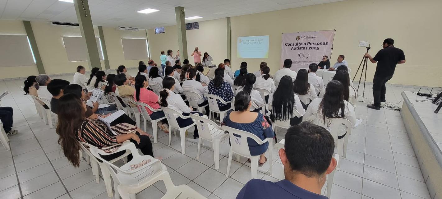 Puede ser una imagen de 7 personas