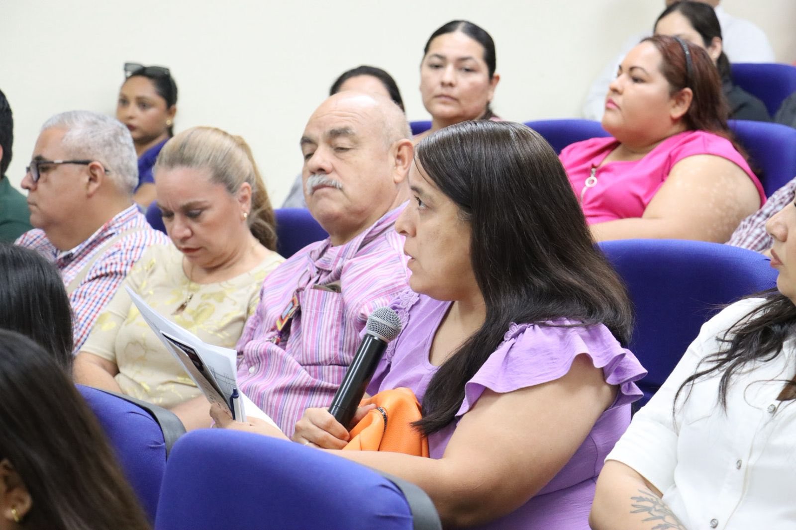 Puede ser una imagen de 7 personas