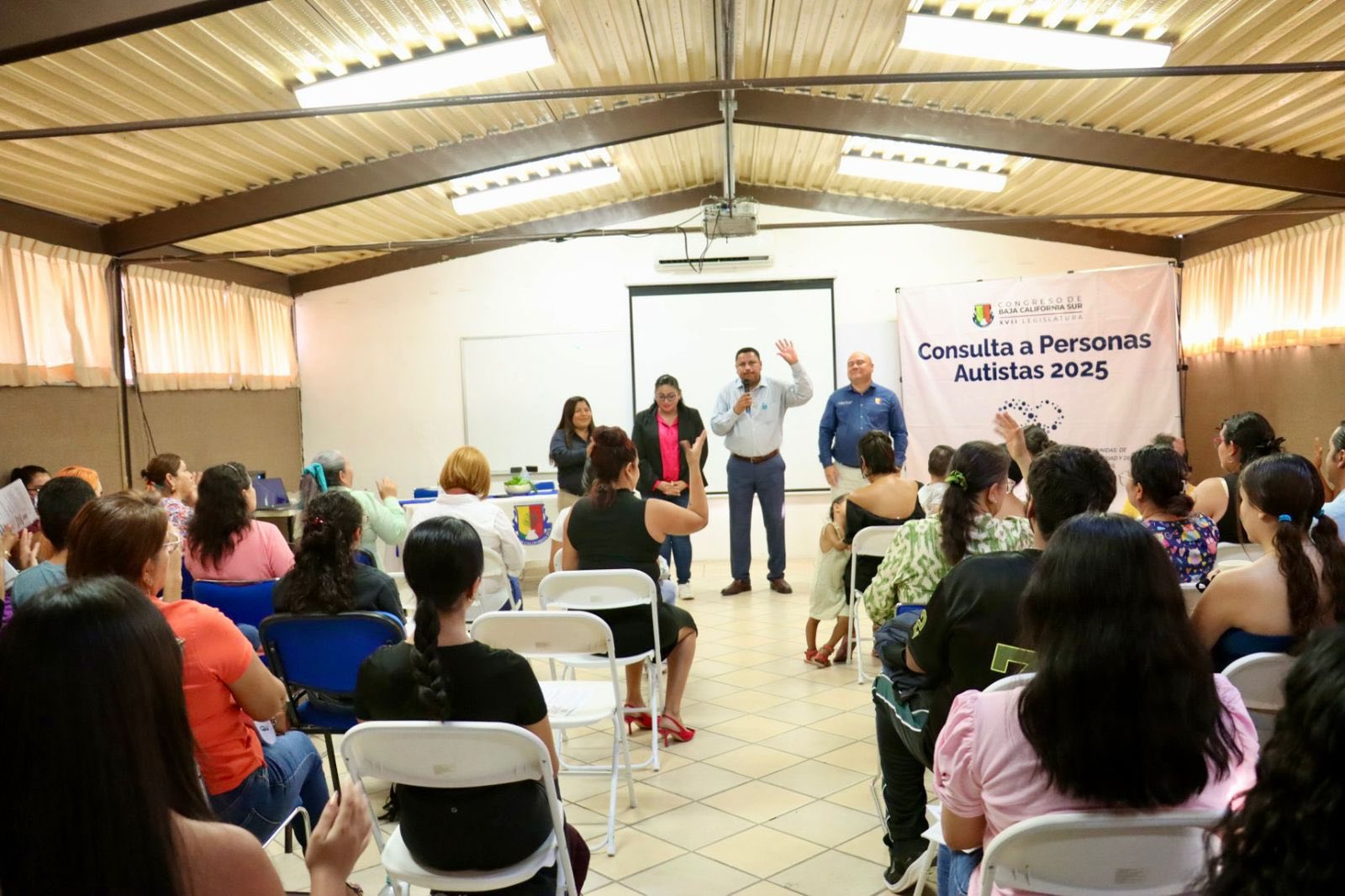 Puede ser una imagen de 2 personas y texto que dice "ONGRESO C"