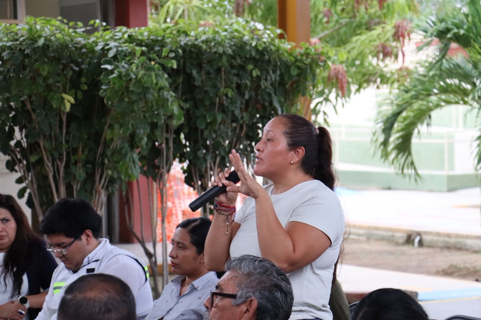 Puede ser una imagen de 7 personas