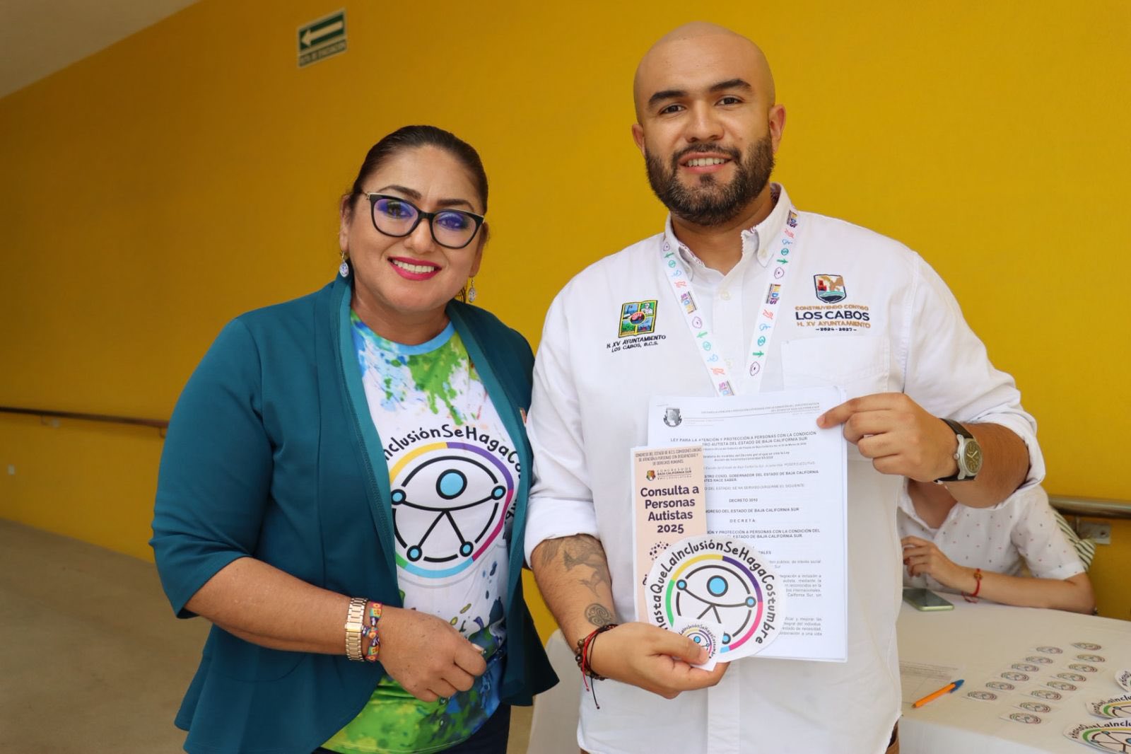 Puede ser una imagen de 9 personas y texto