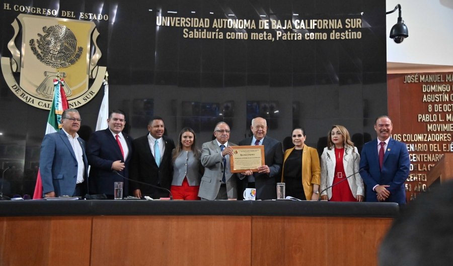 Inscriben en letras doradas a la UABCS en el Muro de Honor del Congreso de BCS...